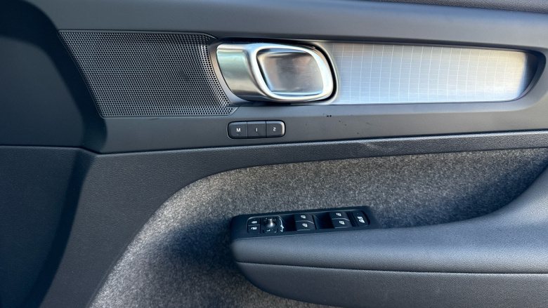 Volvo XC40 2.0 B3P Plus Black Edition 5dr Auto Petrol Estate